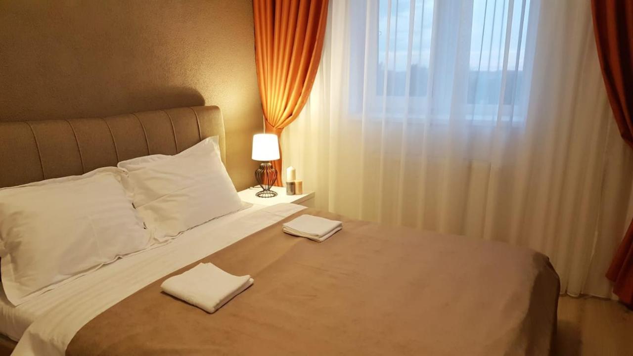 Elias Central Apartment - 2 Bedrooms & Free Parking Орадя Экстерьер фото