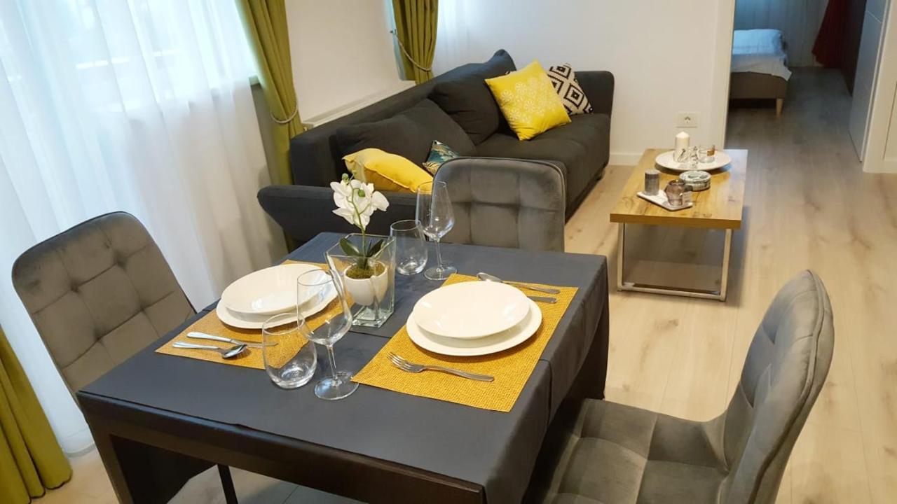 Elias Central Apartment - 2 Bedrooms & Free Parking Орадя Экстерьер фото