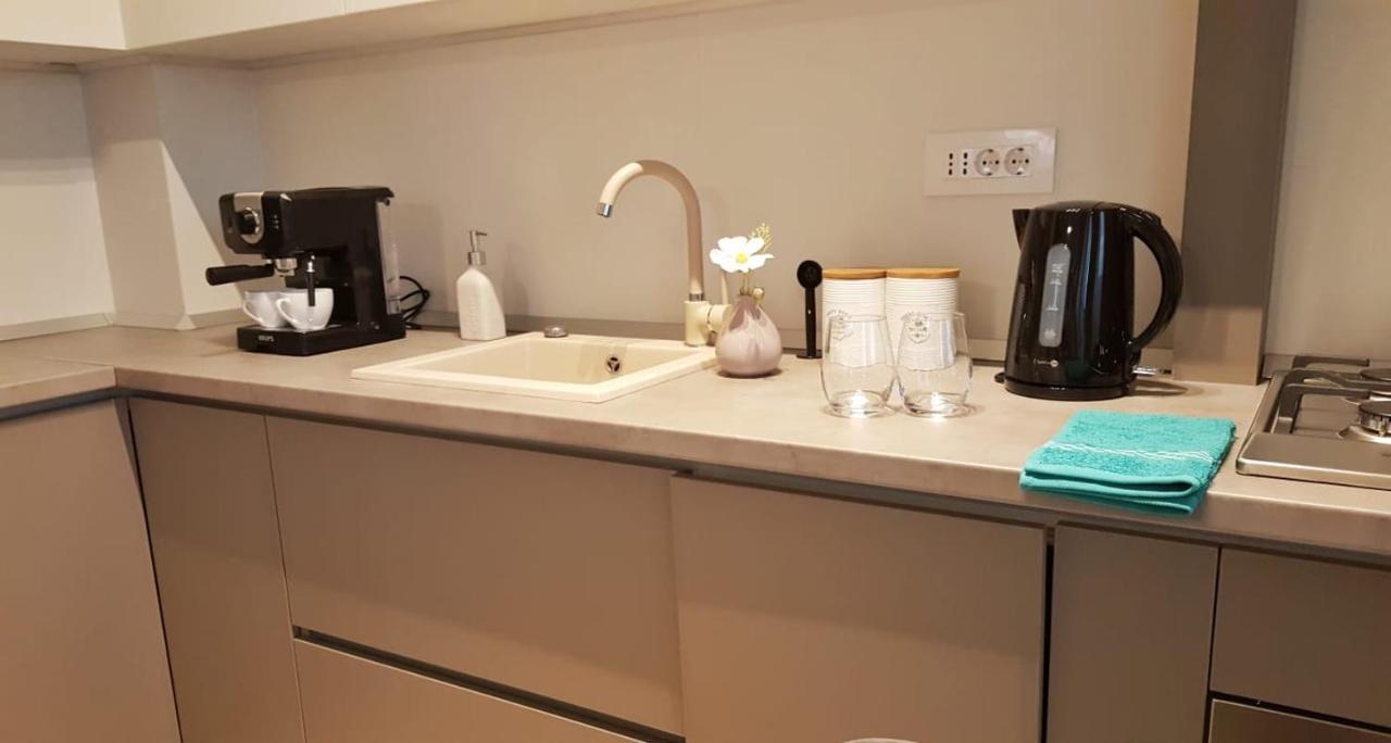Elias Central Apartment - 2 Bedrooms & Free Parking Орадя Экстерьер фото