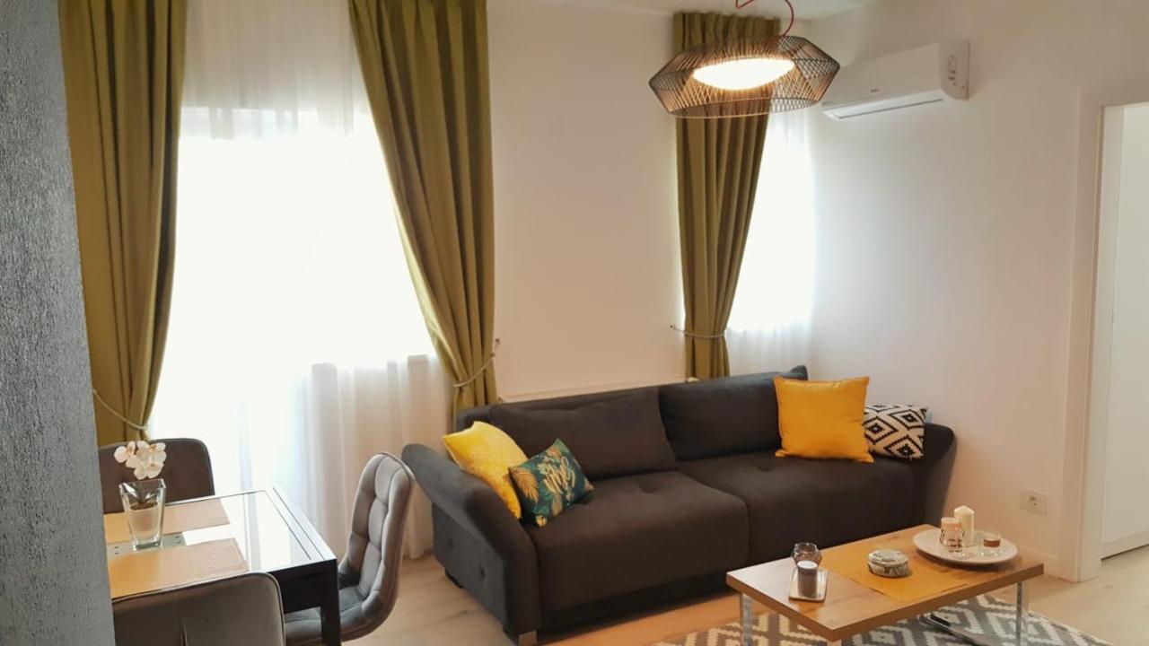 Elias Central Apartment - 2 Bedrooms & Free Parking Орадя Экстерьер фото