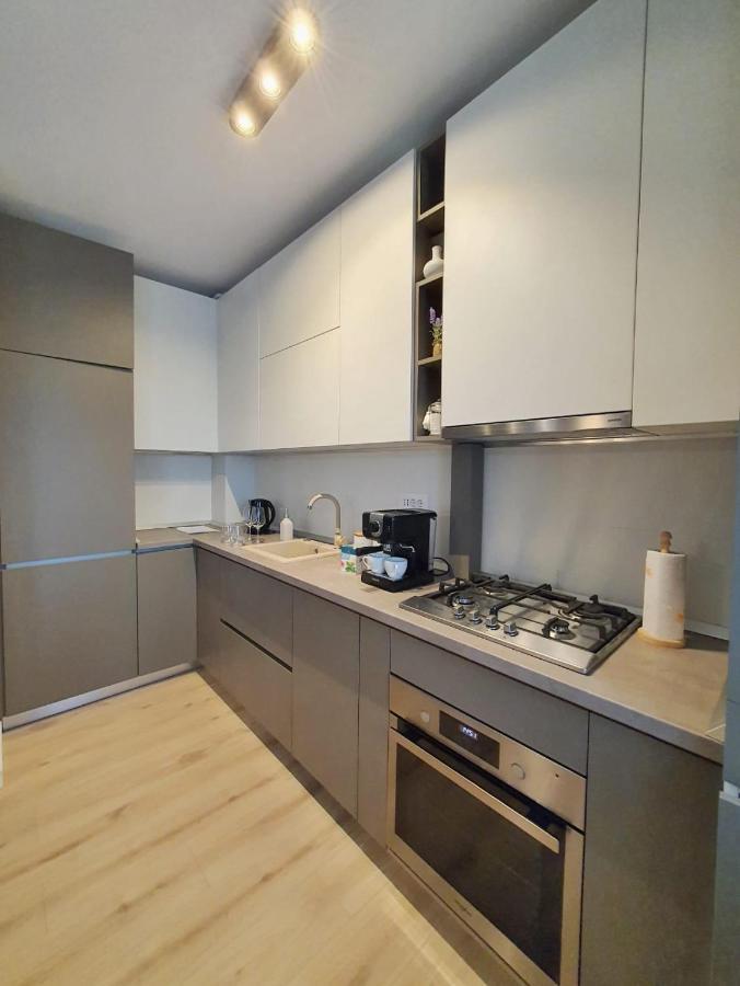 Elias Central Apartment - 2 Bedrooms & Free Parking Орадя Экстерьер фото