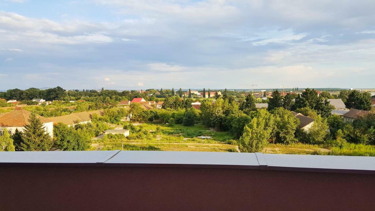 Elias Central Apartment - 2 Bedrooms & Free Parking Орадя Экстерьер фото